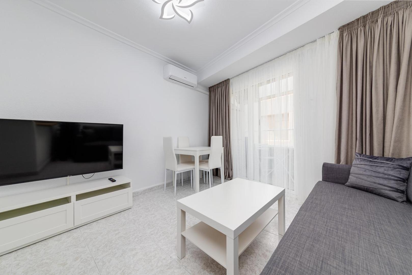 Calle Concordia 86, Two Bedroom Apartment, Up To 6 Guests, Near Del Cura Beach,Supermarket Mercadona And Central Bus Station تورّيفيِخا المظهر الخارجي الصورة