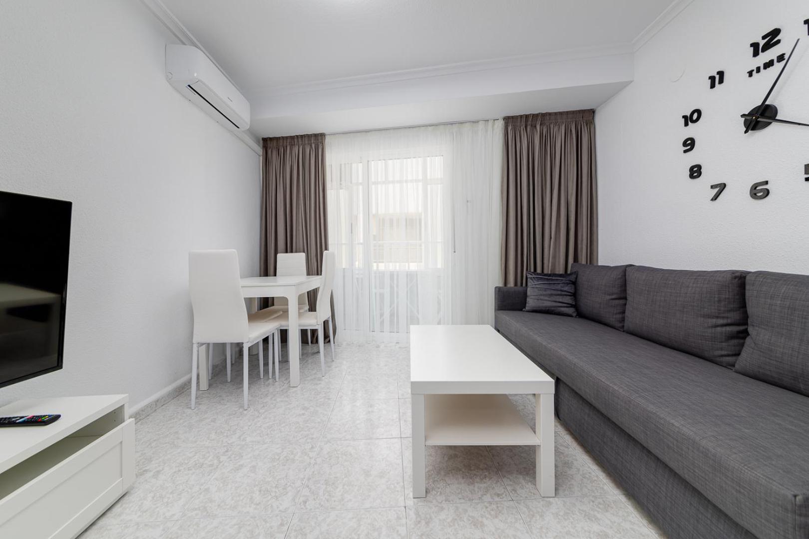 Calle Concordia 86, Two Bedroom Apartment, Up To 6 Guests, Near Del Cura Beach,Supermarket Mercadona And Central Bus Station تورّيفيِخا المظهر الخارجي الصورة