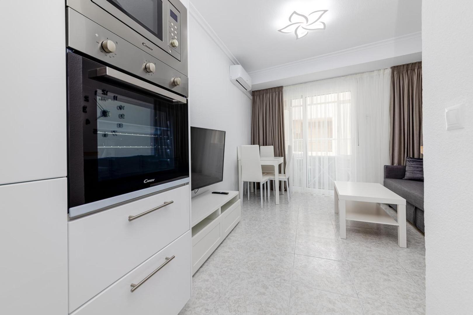 Calle Concordia 86, Two Bedroom Apartment, Up To 6 Guests, Near Del Cura Beach,Supermarket Mercadona And Central Bus Station تورّيفيِخا المظهر الخارجي الصورة